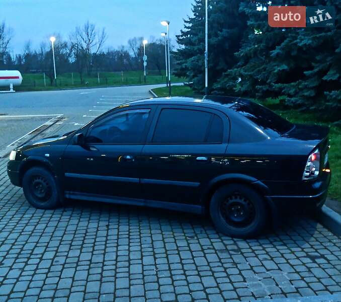 Седан Opel Astra 2006 в Ивано-Франковске