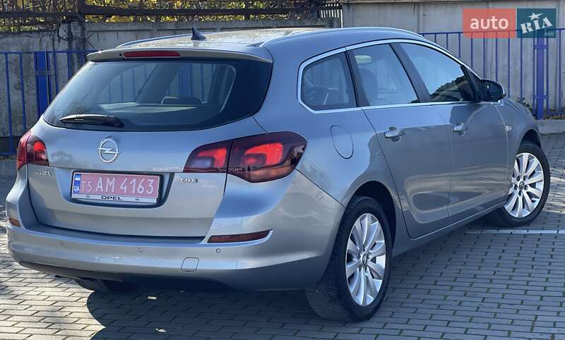 Универсал Opel Astra 2011 в Тернополе