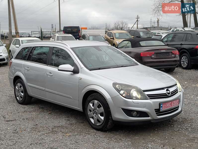 Универсал Opel Astra 2008 в Ровно