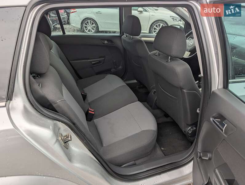 Универсал Opel Astra 2008 в Ровно