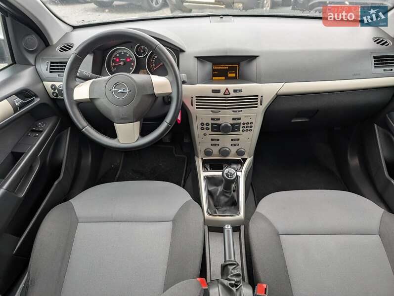 Универсал Opel Astra 2008 в Ровно