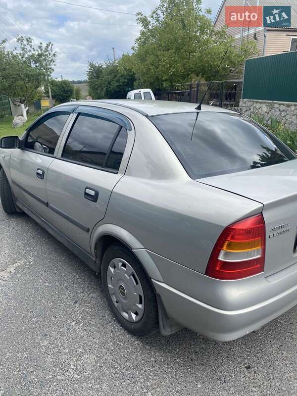 Седан Opel Astra 2006 в Полтаве