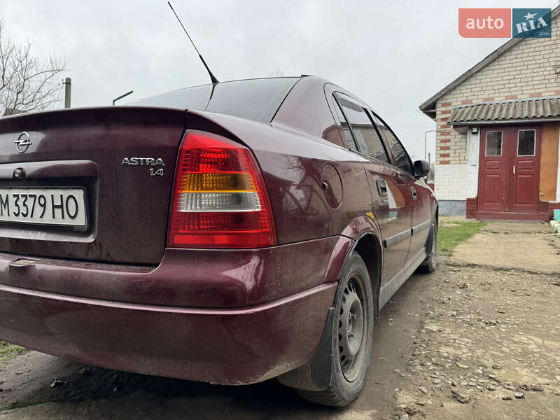Седан Opel Astra 2005 в Брусилові