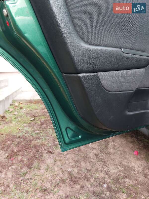 Седан Opel Astra 2004 в Киеве