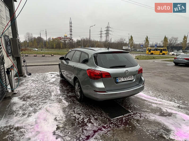 Універсал Opel Astra 2011 в Львові