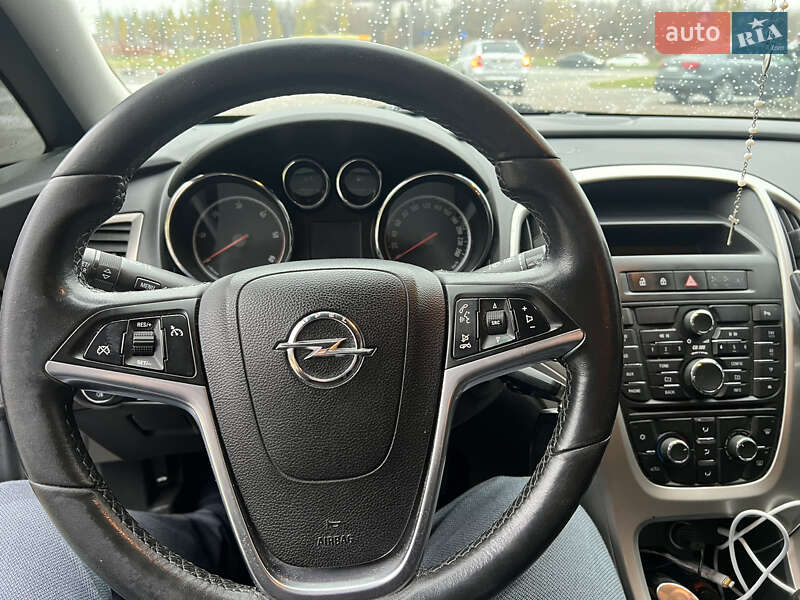 Універсал Opel Astra 2011 в Львові