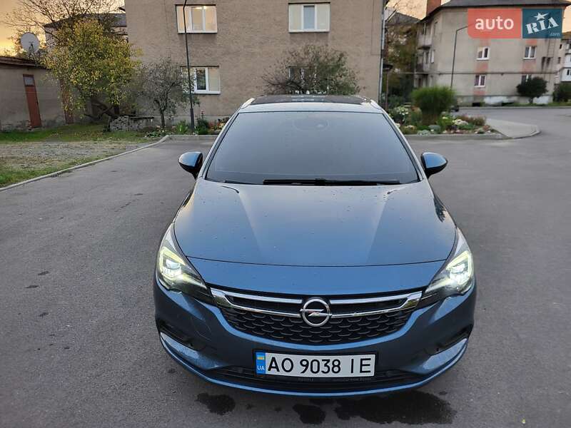 Універсал Opel Astra 2017 в Ужгороді