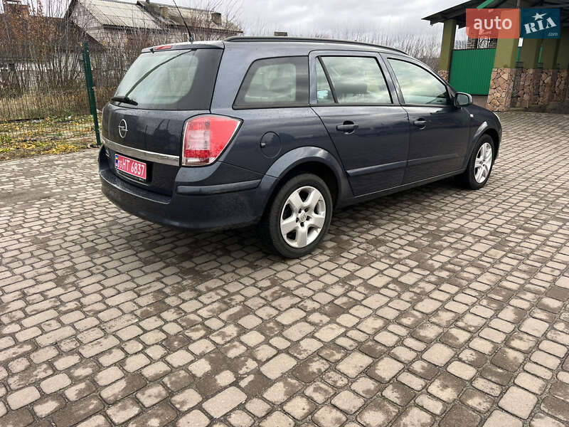 Універсал Opel Astra 2009 в Луцьку