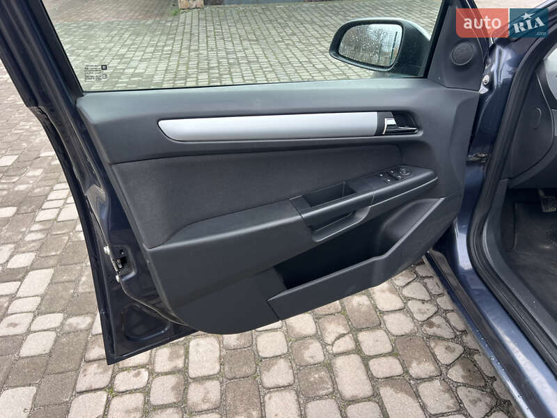 Універсал Opel Astra 2009 в Луцьку