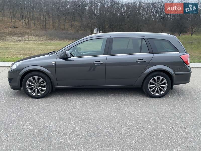 Универсал Opel Astra 2010 в Харькове
