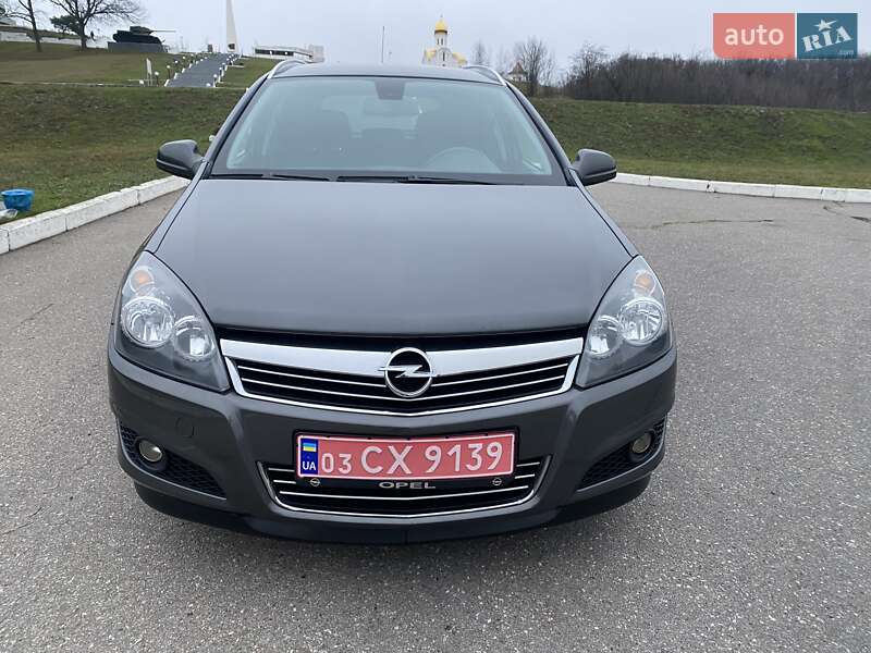 Универсал Opel Astra 2010 в Харькове