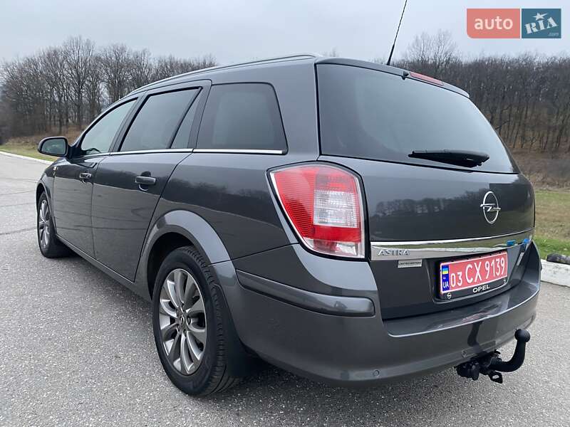 Универсал Opel Astra 2010 в Харькове