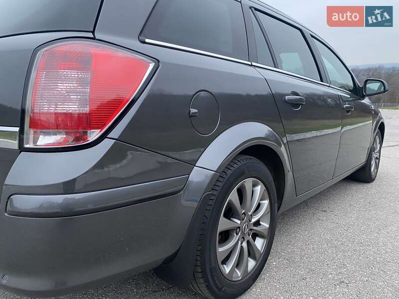 Универсал Opel Astra 2010 в Харькове