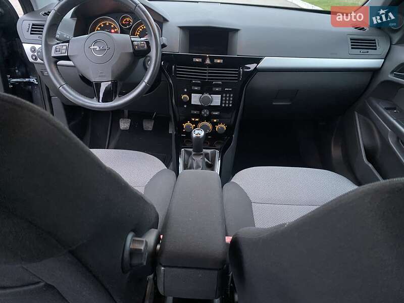 Универсал Opel Astra 2010 в Харькове
