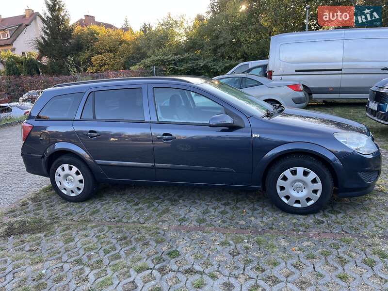 Универсал Opel Astra 2009 в Золочеве