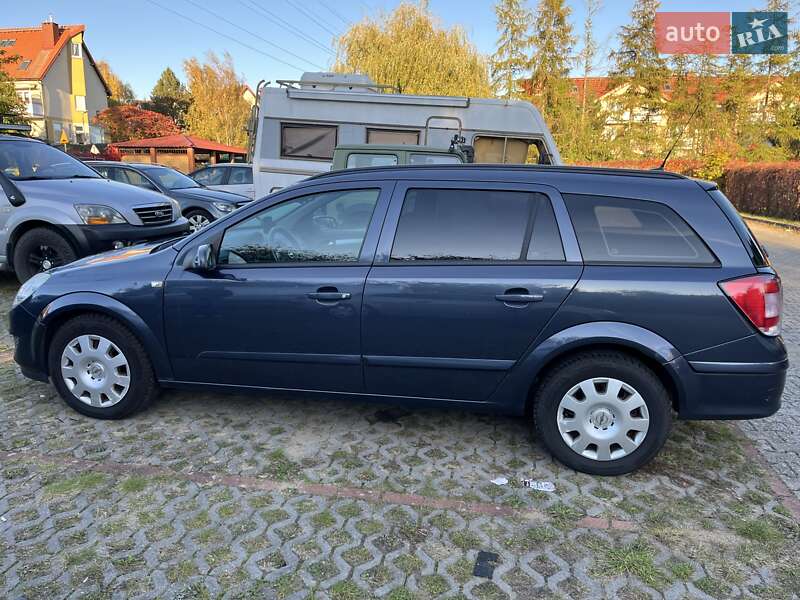 Универсал Opel Astra 2009 в Золочеве