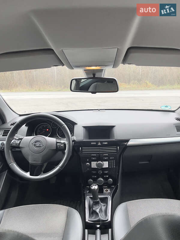 Универсал Opel Astra 2009 в Полонном