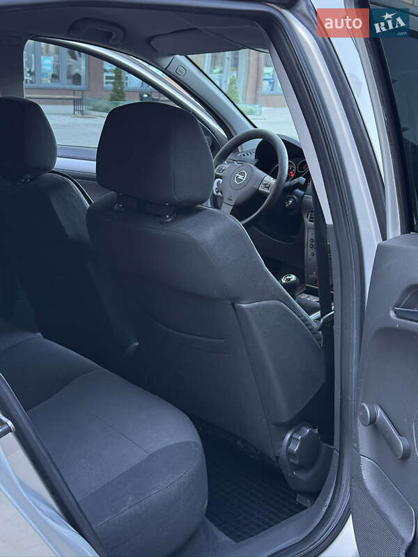 Хэтчбек Opel Astra 2006 в Ивано-Франковске