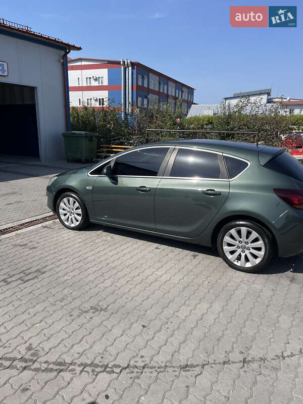 Хэтчбек Opel Astra 2010 в Львове