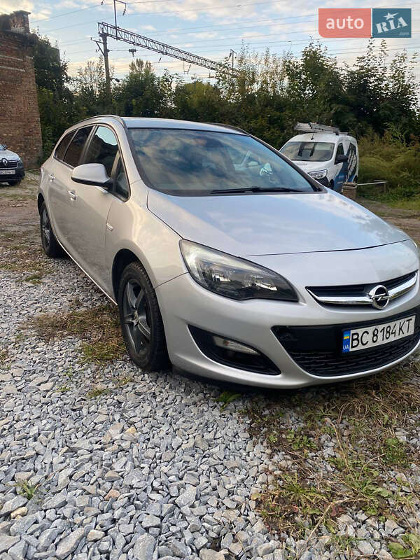 Універсал Opel Astra 2013 в Львові