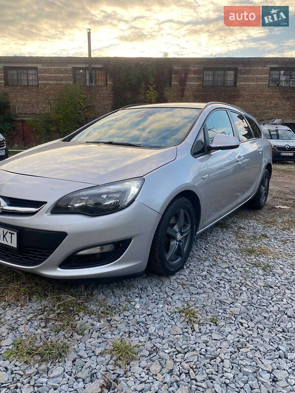 Універсал Opel Astra 2013 в Львові