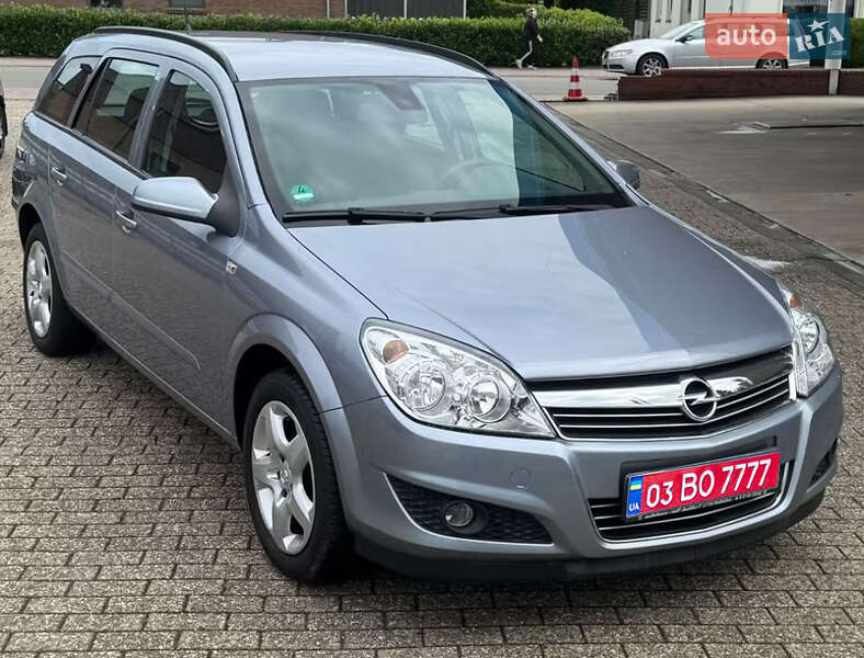 Універсал Opel Astra 2009 в Тернополі