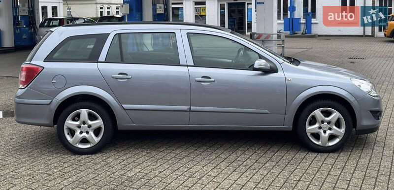 Універсал Opel Astra 2009 в Тернополі