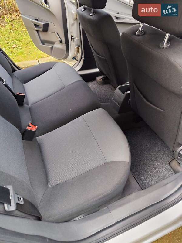 Универсал Opel Astra 2005 в Надворной