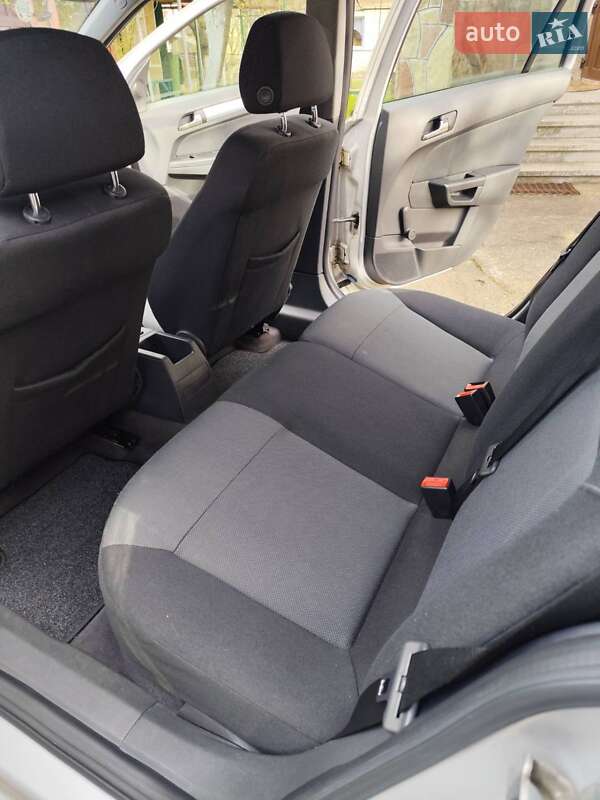 Универсал Opel Astra 2005 в Надворной