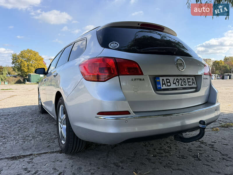 Універсал Opel Astra 2013 в Ладижині