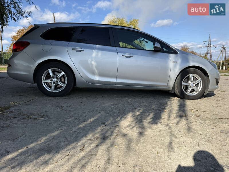 Універсал Opel Astra 2013 в Ладижині