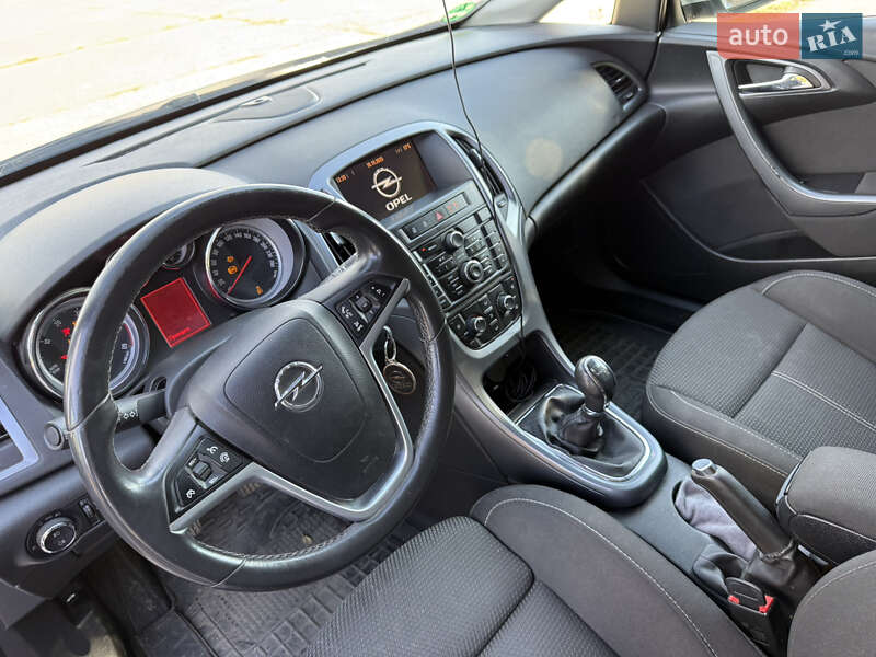 Універсал Opel Astra 2013 в Ладижині