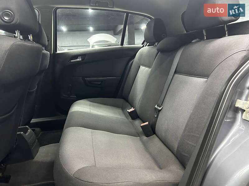 Хетчбек Opel Astra 2007 в Чернівцях