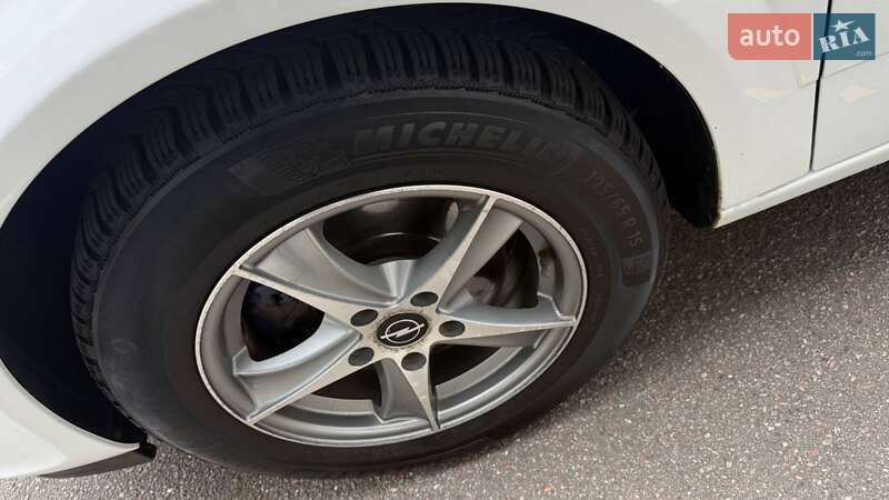 Хэтчбек Opel Astra 2006 в Боярке