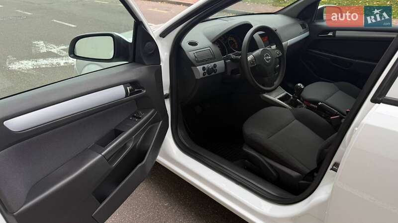 Хэтчбек Opel Astra 2006 в Боярке