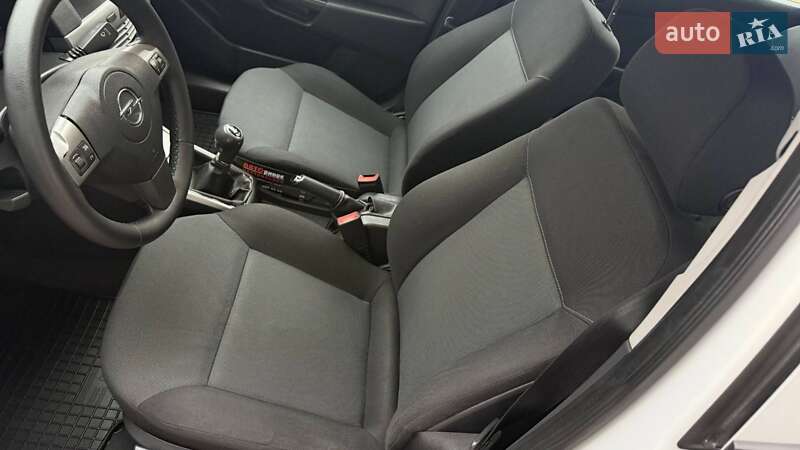 Хэтчбек Opel Astra 2006 в Боярке