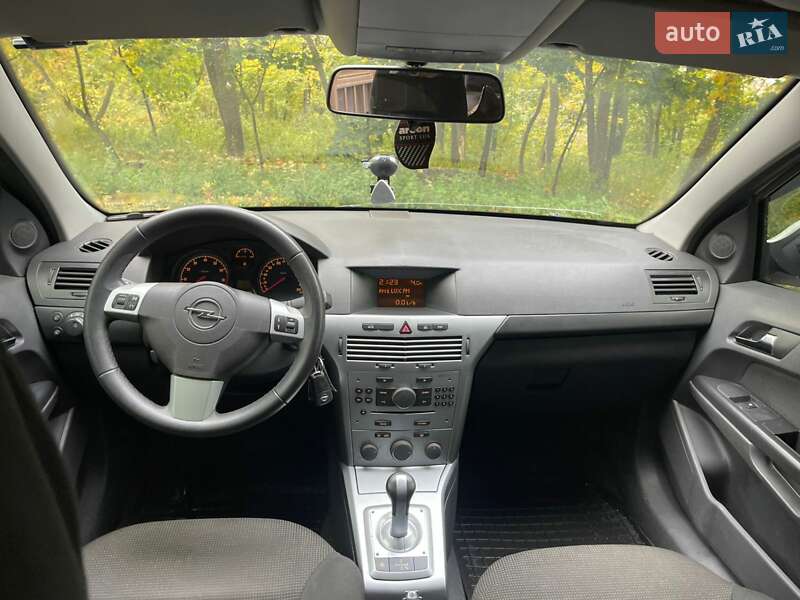 Седан Opel Astra 2012 в Киеве фото 5 Седан Opel Astra 2012 в Киеве