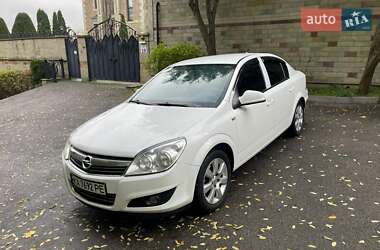 Седан Opel Astra 2012 в Києві