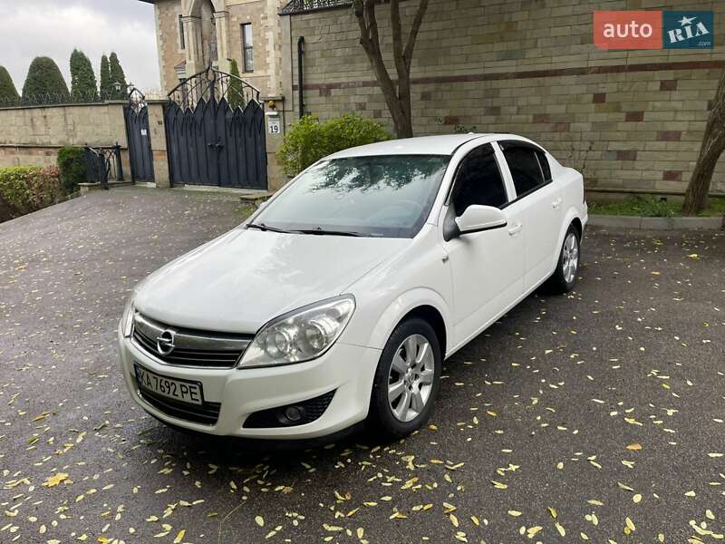 Opel Astra 2012 Opel Astra 2012
