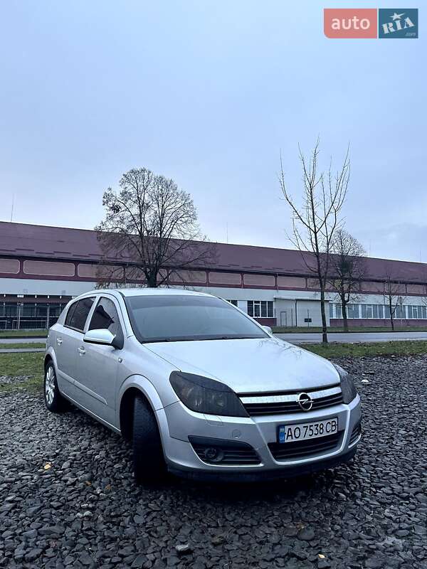 Хетчбек Opel Astra 2006 в Мукачевому