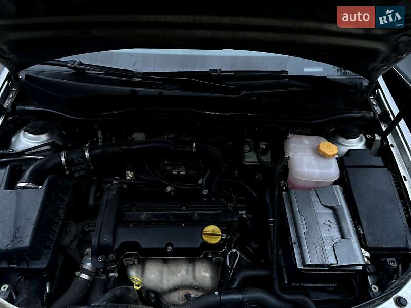 Хетчбек Opel Astra 2006 в Мукачевому