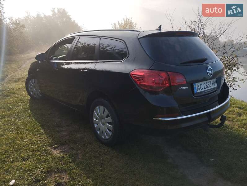 Универсал Opel Astra 2014 в Нововолынске фото 2 Универсал Opel Astra 2014 в Нововолынске