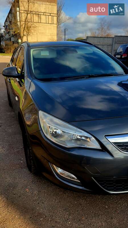 Универсал Opel Astra 2012 в Кривом Роге