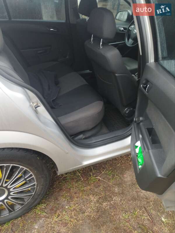 Хэтчбек Opel Astra 2012 в Малине