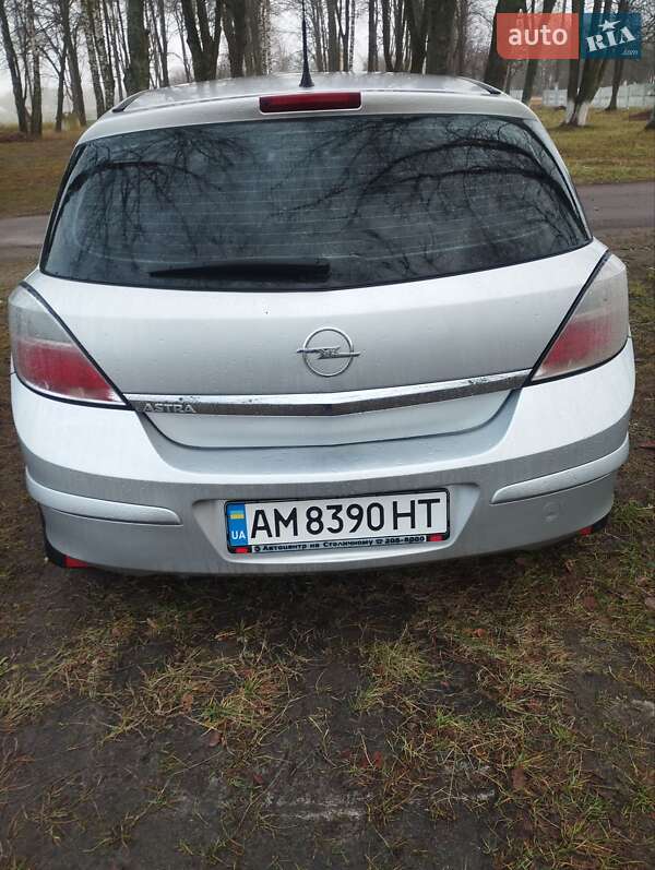 Хэтчбек Opel Astra 2012 в Малине