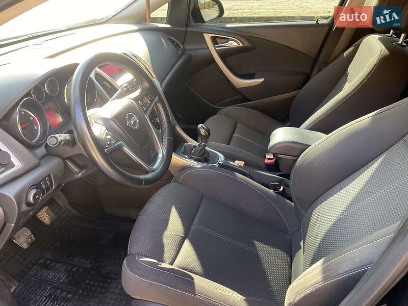 Универсал Opel Astra 2011 в Днепре