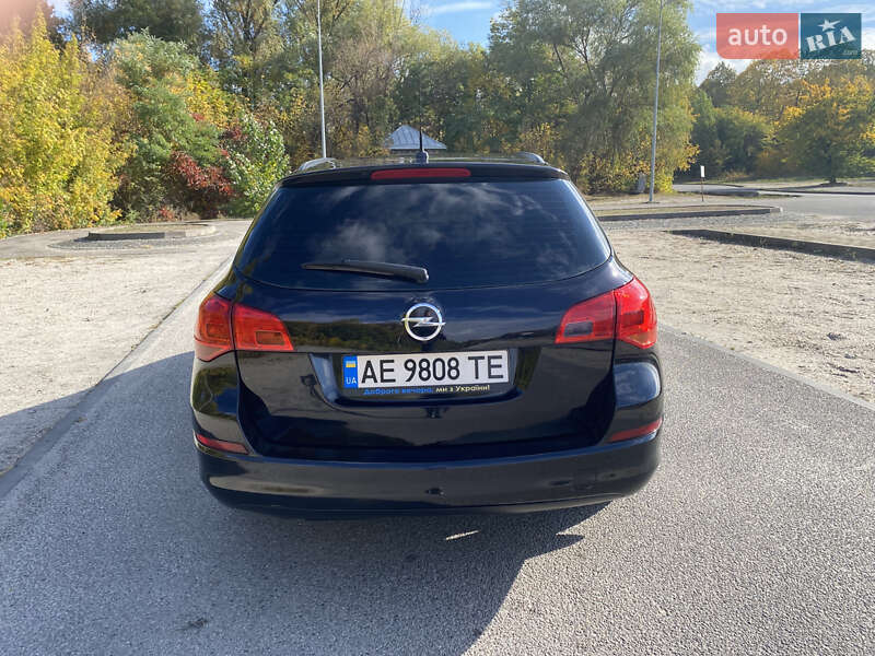 Универсал Opel Astra 2011 в Днепре
