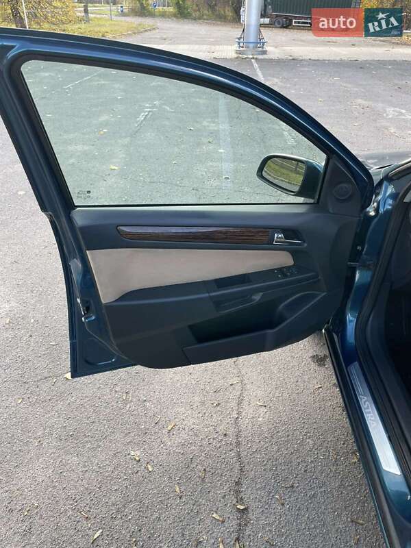 Универсал Opel Astra 2007 в Волочиске