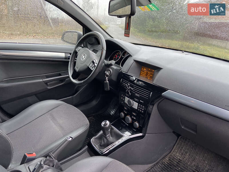 Универсал Opel Astra 2009 в Полтаве