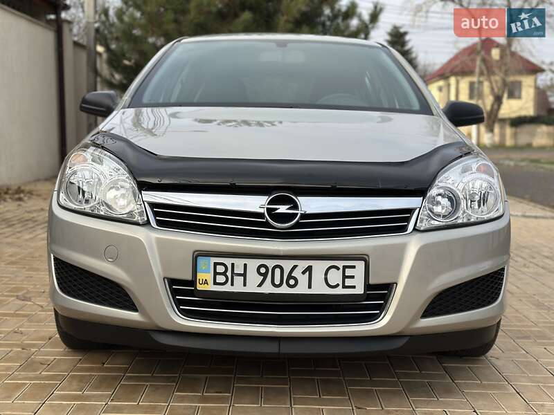 Хэтчбек Opel Astra 2008 в Одессе